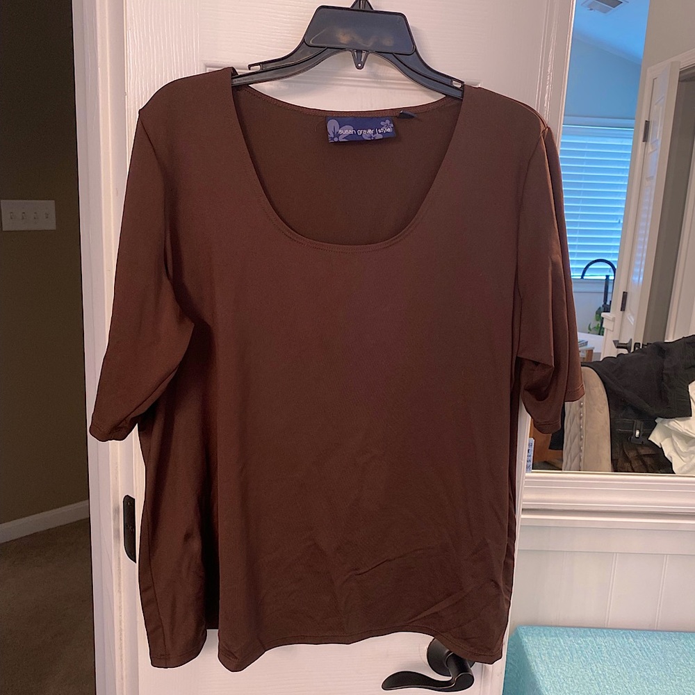 Susan Graver brown scoop neck tshirt. Size 1x. NEVER worn.